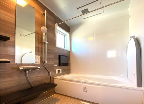 浴室・ユニットバス・お風呂のリフォーム。 快適なお風呂でリラックス。 経済的で機能的なシステムバスなら、 浴室リフォームもより短納期でスピーディに 対応いたします。