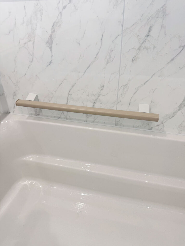 浴室手すり施工後