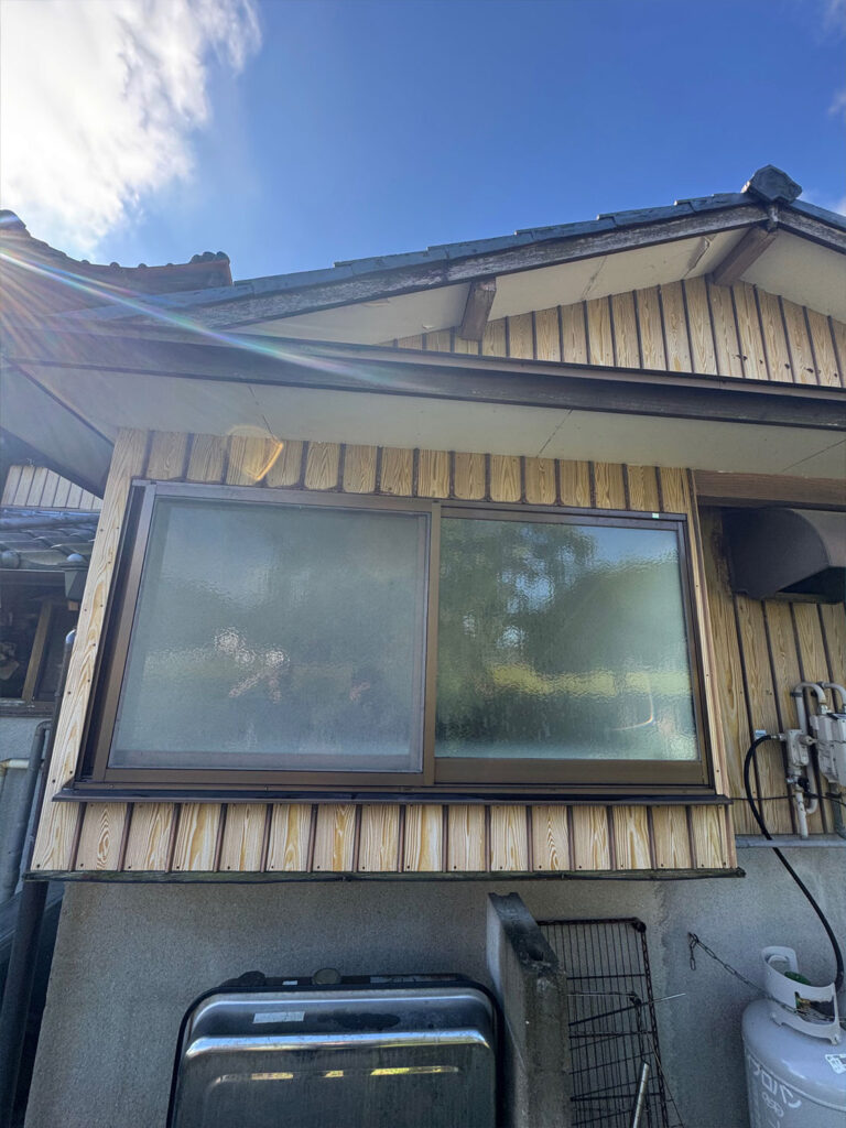 浴室窓施工前外